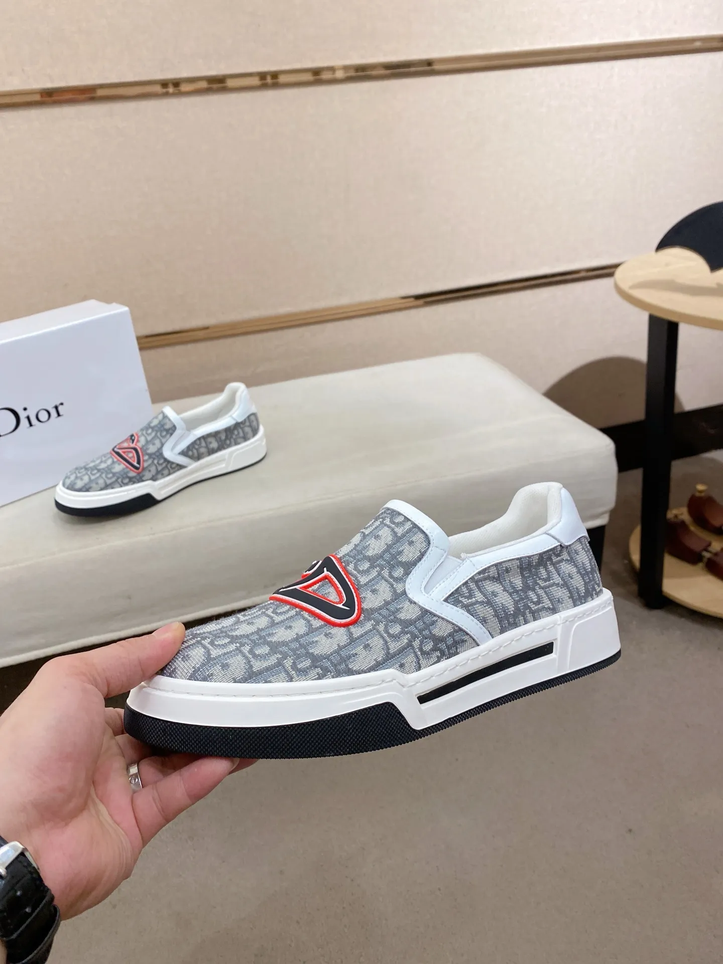 Men's shoes 380💰🇮🇹🇮🇹Dior d The new models are on sale at the same time at the counter. The uppers are imported from Italy, and the linings are all imported sheepskin. They are completely 1⃣️ to 1⃣️ replicas 🇮🇹💪💪, ⚠shoes Bottoms: Original soles are specially provided by the original factory. The exclusive movable molded soles are super comfortable. ⚠Original factory goods, 🔍🔍high quality. You can enter and leave the counter at will. Welcome to compare⚠. Code number:38-44